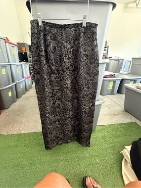 Elegant Black Paisley Midi Skirt p48